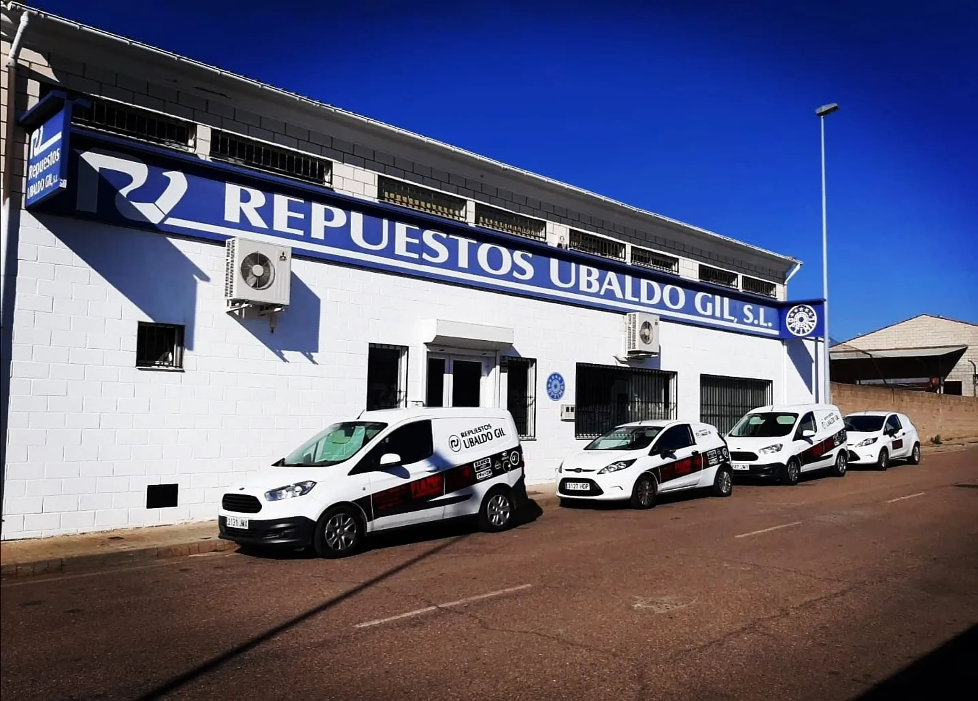 Fachada de Repuestos Ubaldo Gil SL